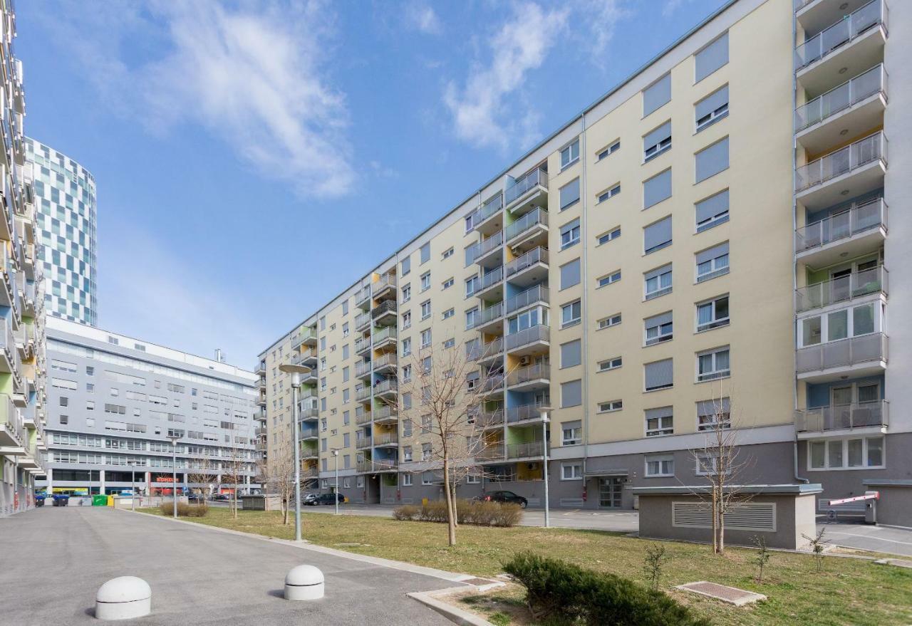Cute And Sunny Studio In Zagreb With Balcony & Free Parking Exterior photo